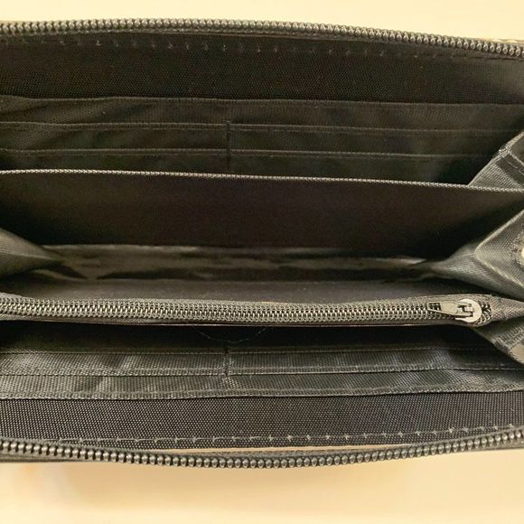 Black/ Brown Snake Print / Python Zip Around Wallet - NWT - Picture 4 of 6